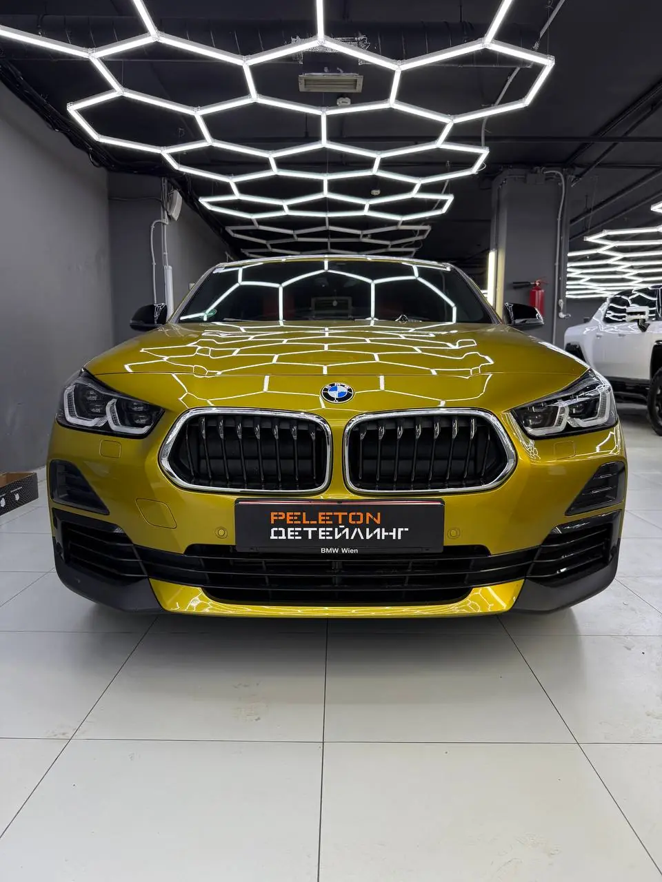 Полировка, керамика и химчистка с разбором BMW X2: спортивный купе-кроссовер в идеальном состоянии